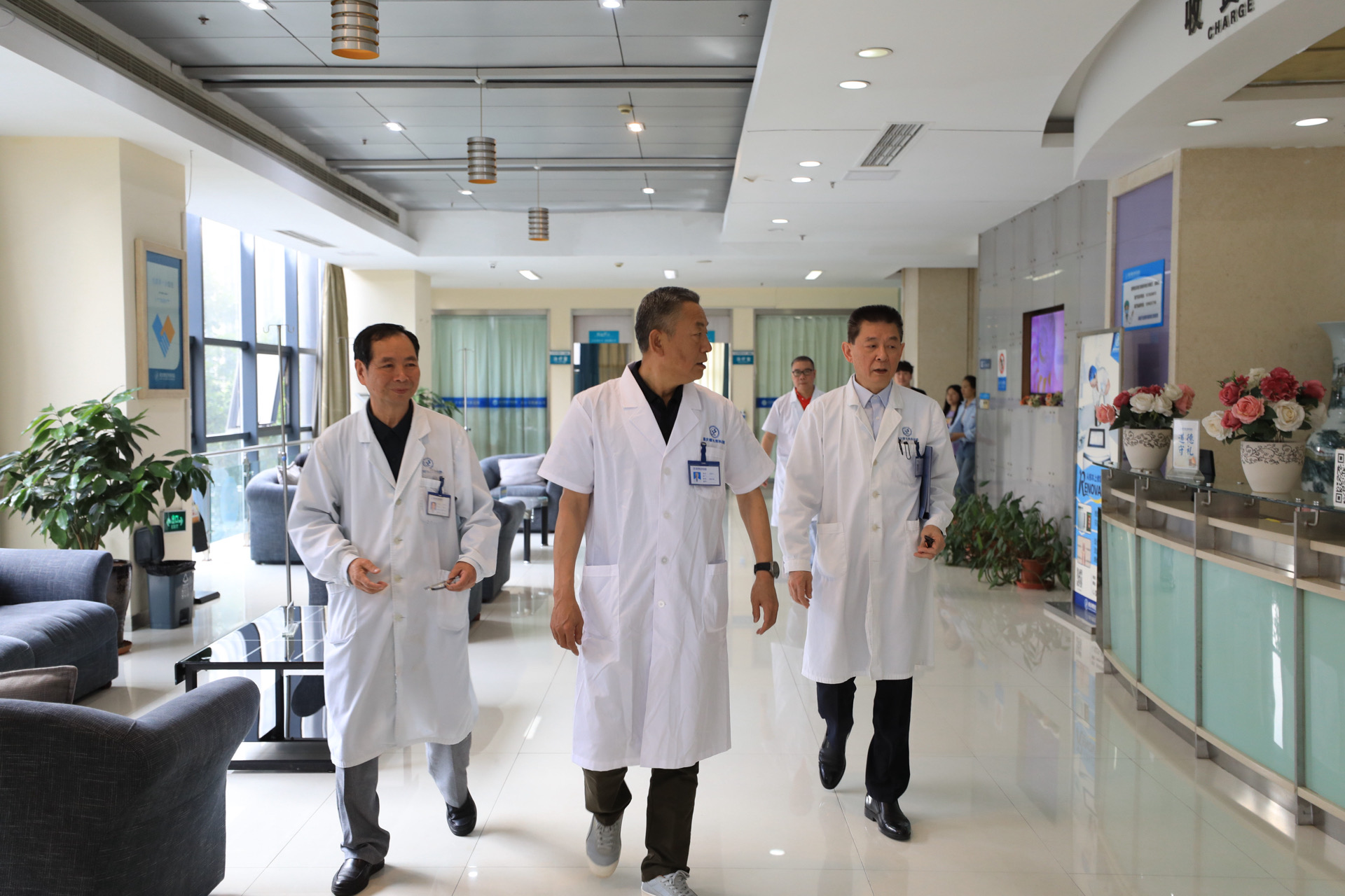 �����ӳ����������������Խ������̼���